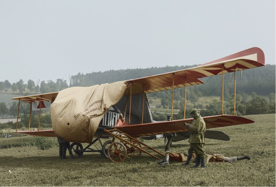 Notlandung Militärflugzeug Brötzinger Tal 1914 - Biplane mit rot-weiß gestreiften Flügeln nach Notlandung